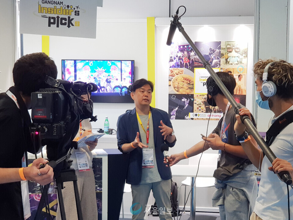 강남구가 세계 최대 영상콘텐츠 전시회 ‘2021 밉컴(MIPCOM)’에 참가해 현재 해외언론과 방송관계자들의 관심을 모으고 있다. (사진/강남구청)