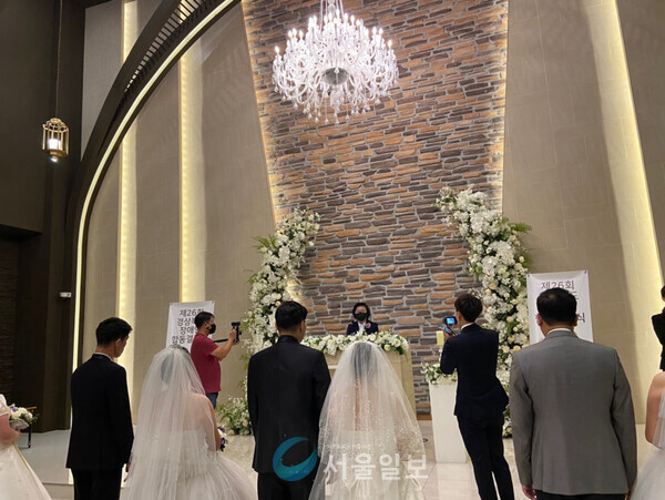 경북도는 지난 19일 안동 두리원웨딩홀에서 제26회 경북도 장애인합동결혼식을 개최했다. (사진/경북도청)