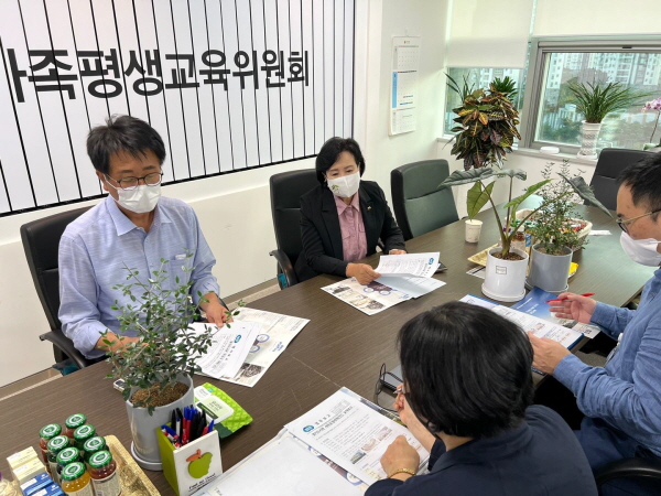 경기도의회, 경기도서관 건립 정책과 보고. (사진/경기도의회) 